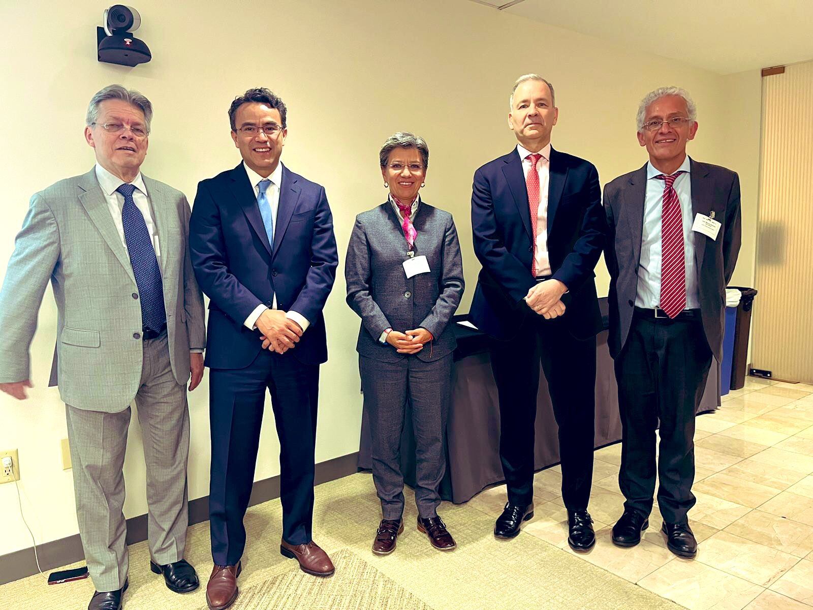 La alcaldesa Claudia López viajó a Washington para reunirse con la banca multilateral.