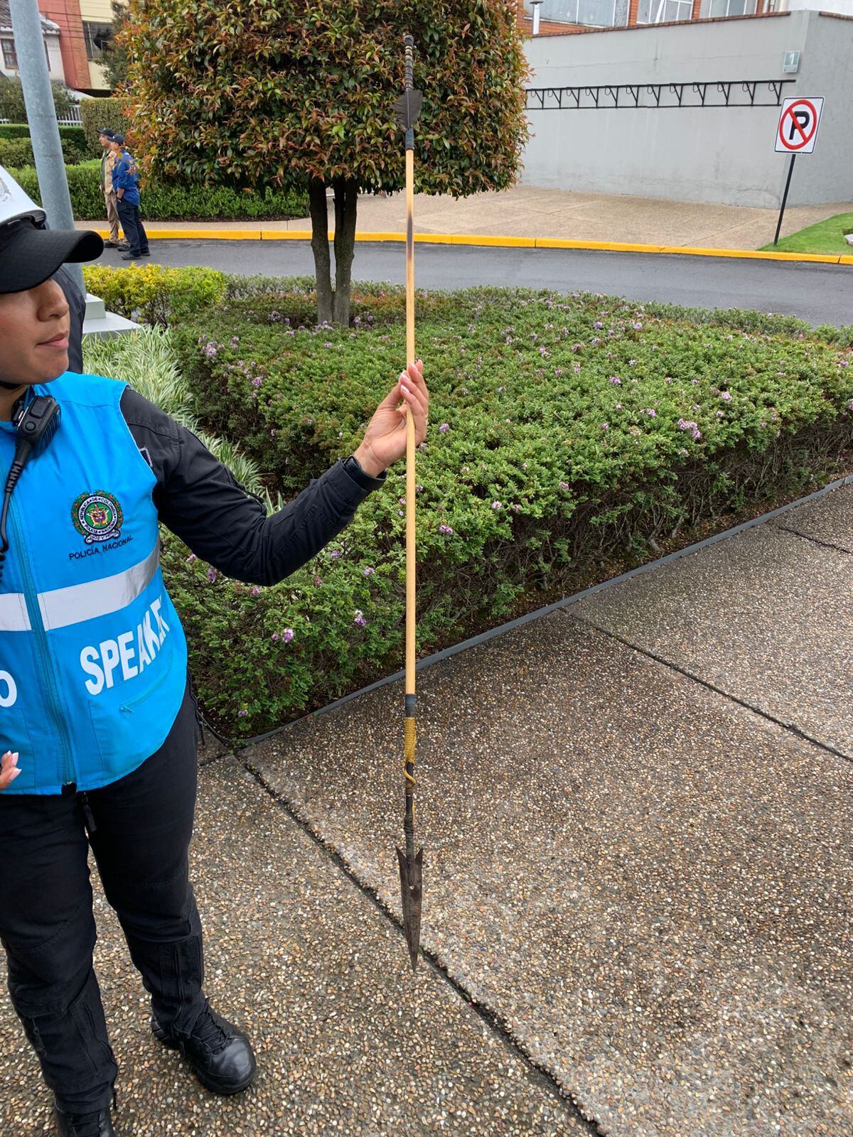 Ataque con flechas a uniformados del UNDMO.