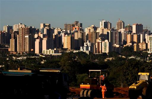 Edificios en el barrio Aguas Claras. La construcción de la ciudad comenzó en 1956, siendo Lúcio Costa el principal urbanista y Oscar Niemeyer el principal arquitecto. 