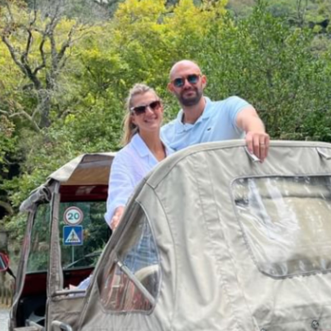 Nicolás y su esposa Daniela en medio de un viaje vacacional.