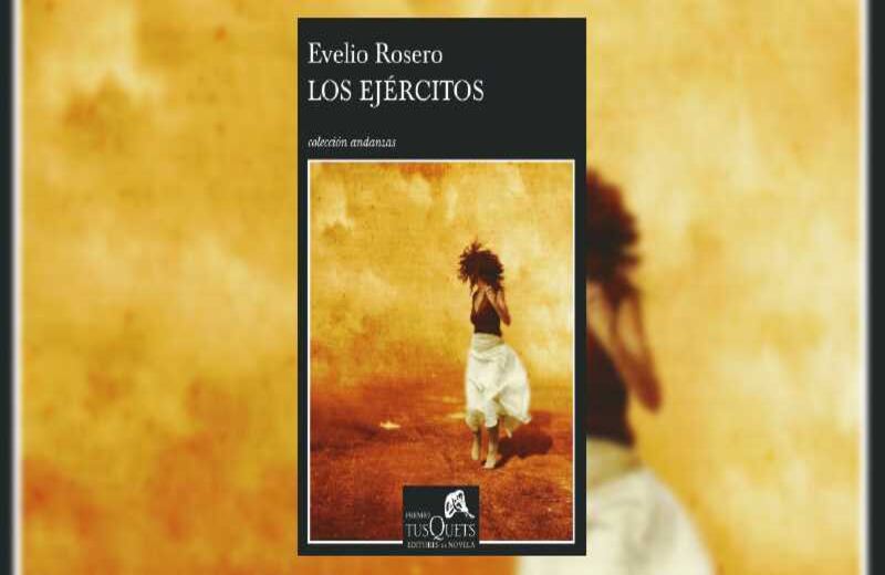 En ‘ Los ejércitos’ (2007), el escritor Evelio Rosero cuenta la historia de un pueblo devastado por la violencia, donde Ismael, el protagonista, debe separarse de su esposa por el conflicto.