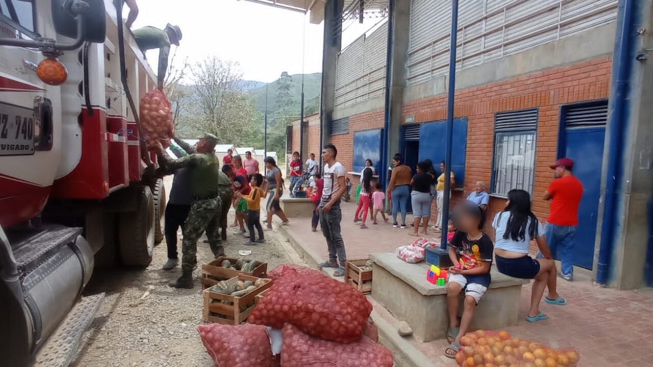 Los alimentos fueron entregados por las Fuerzas Militares.