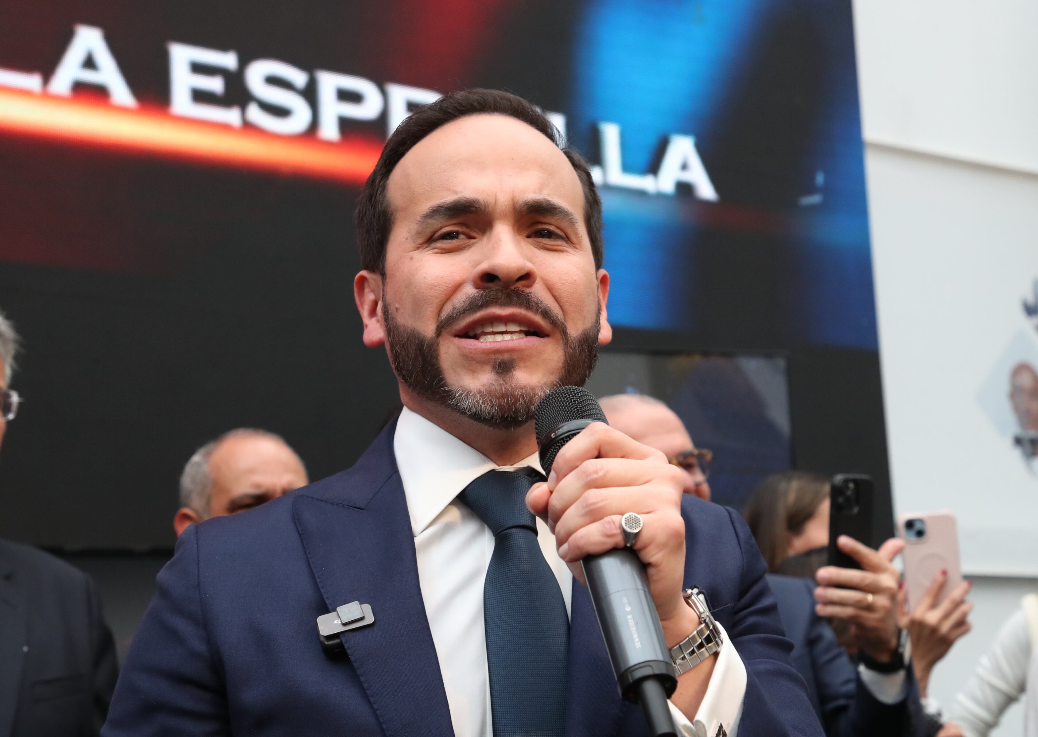 Entrega de firmas en la Registraduria, del precandidato Abelardo de la Espriella.