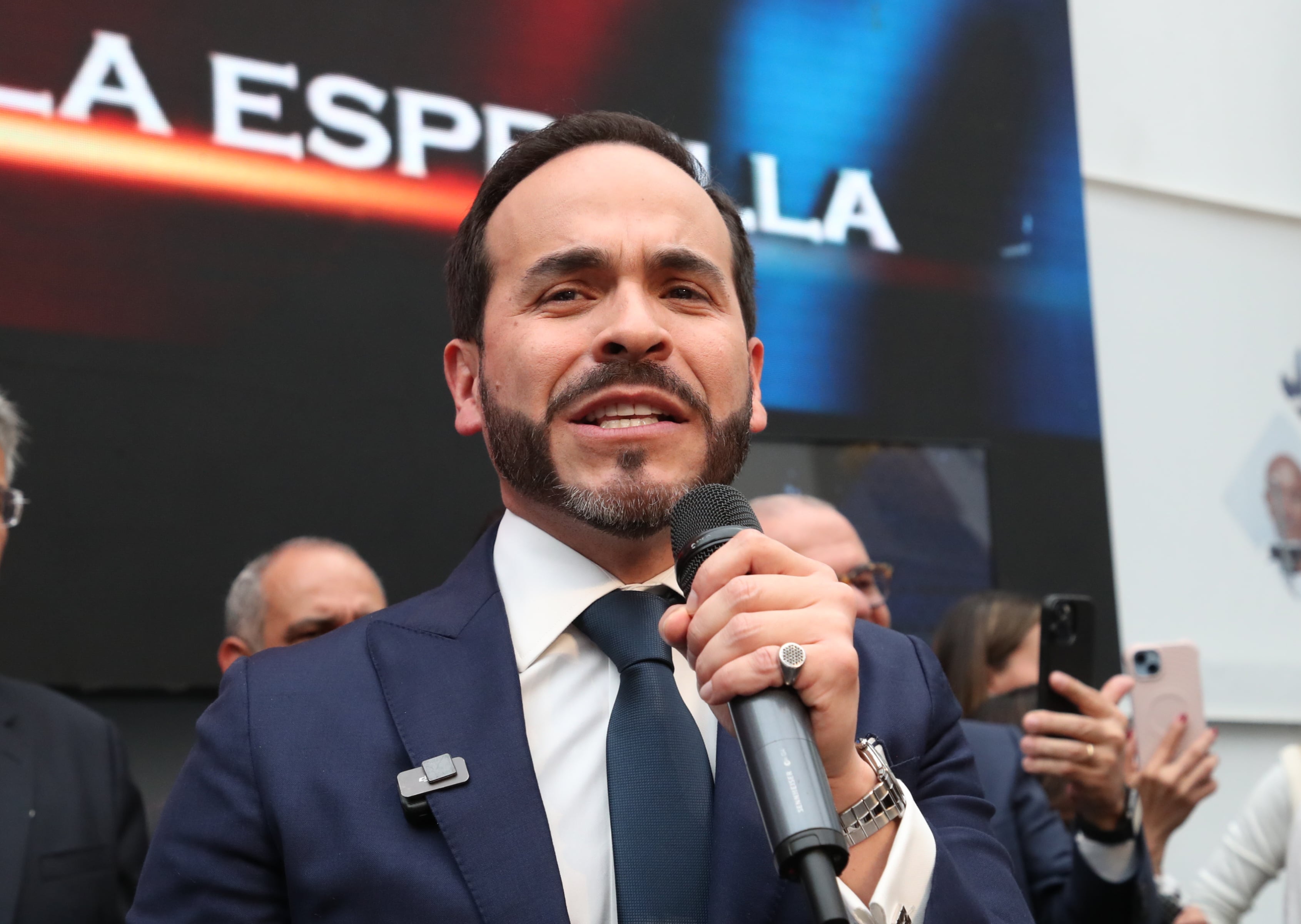 Entrega de firmas en la Registraduria, del precandidato Abelardo de la Espriella.