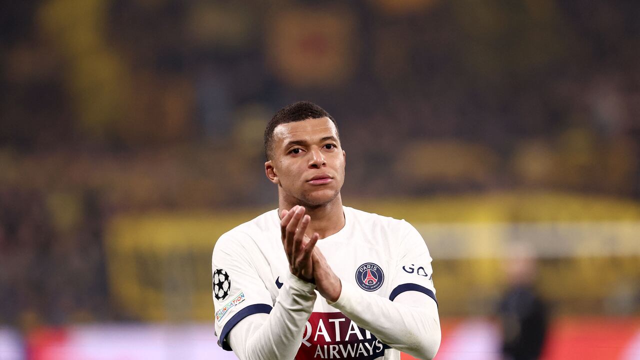 Paris Saint-Germain's French forward #07 Kylian Mbappe reacts after the UEFA Champions League group F football match between BVB Borussia Dortmund and Paris Saint-Germain in Dortmund, western Germany, on December 13, 2023. (Photo by FRANCK FIFE / AFP)