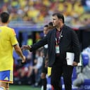 Nestor Lorenzo R, head coach of Colombia, communicates with Referee Alireza Faghani L during the group K match between Colombia and Portugal at the 2026 FIFA World Cup at Miami Stadium, Miami, the United States, June 27, 2026. (Photo by Xu Zijian/Xinhua via Getty Images)