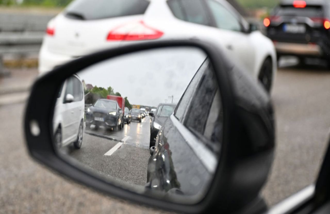 Limpiar retrovisores de carros.