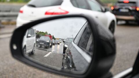 Limpiar retrovisores de carros.