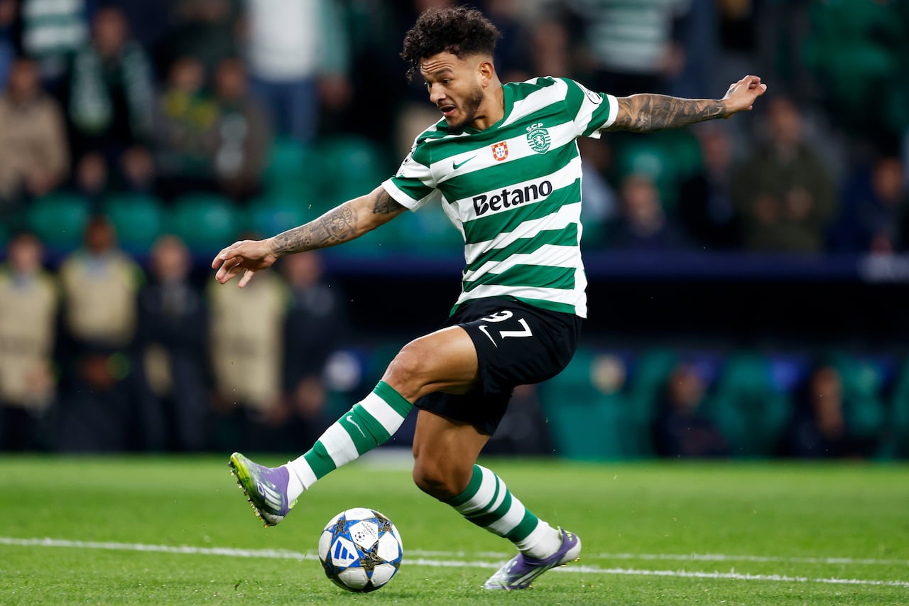 Luis Javier Suárez al momento de definir ante Brujas de Bélgica.