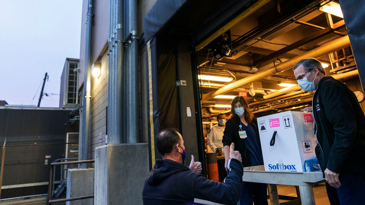 Entrega de vacunas de coronavirus sufre retraso en Europa por problemas logísticos de Pfizer