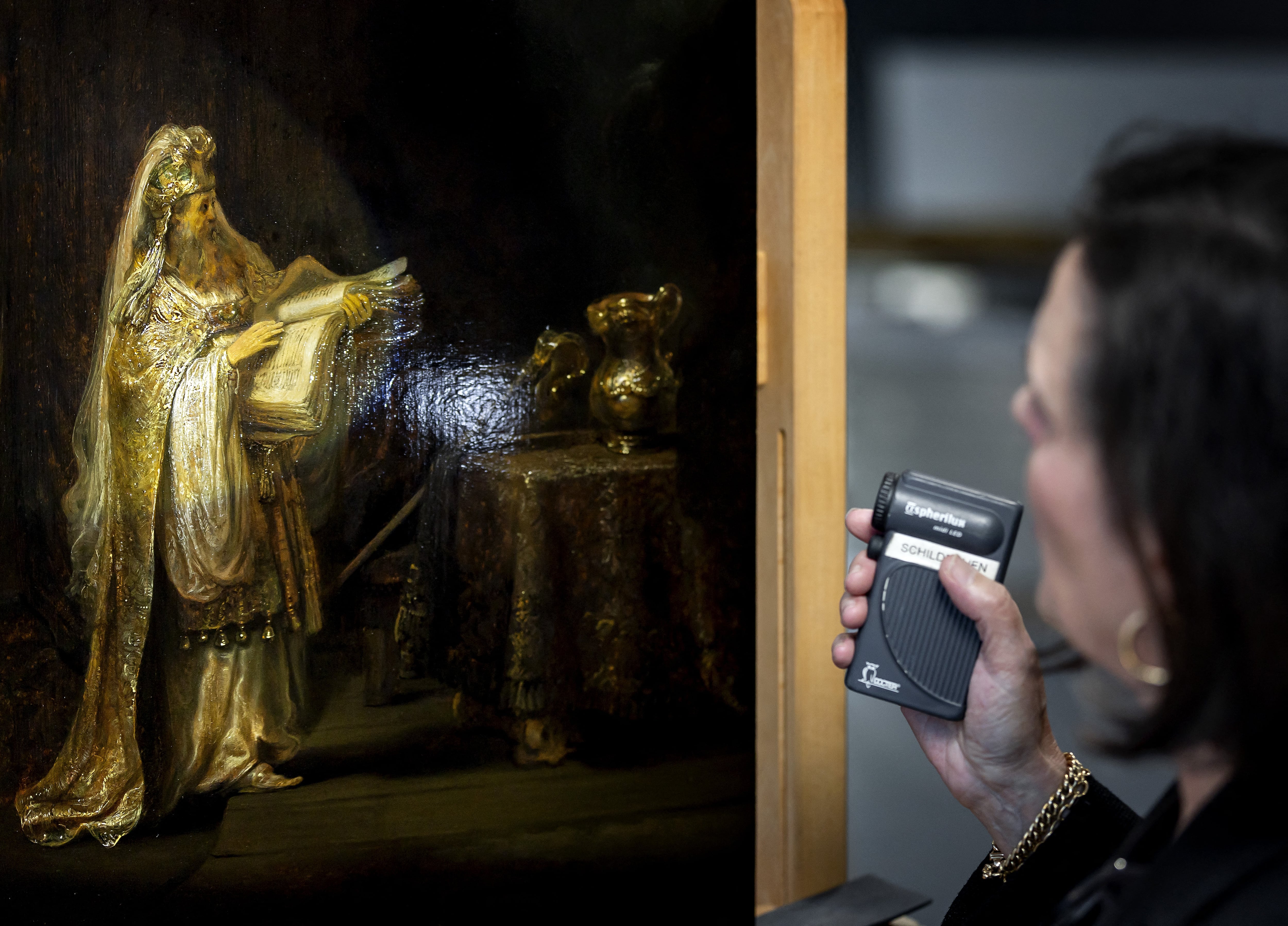 El Rijksmuseum de Ámsterdam anunció el 2 de marzo de 2026 el descubrimiento de una nueva pintura de Rembrandt, que, mediante tecnología avanzada de escaneo y análisis estilístico, confirmó su autoría. Foto: Koen van Weel / ANP / AFP.