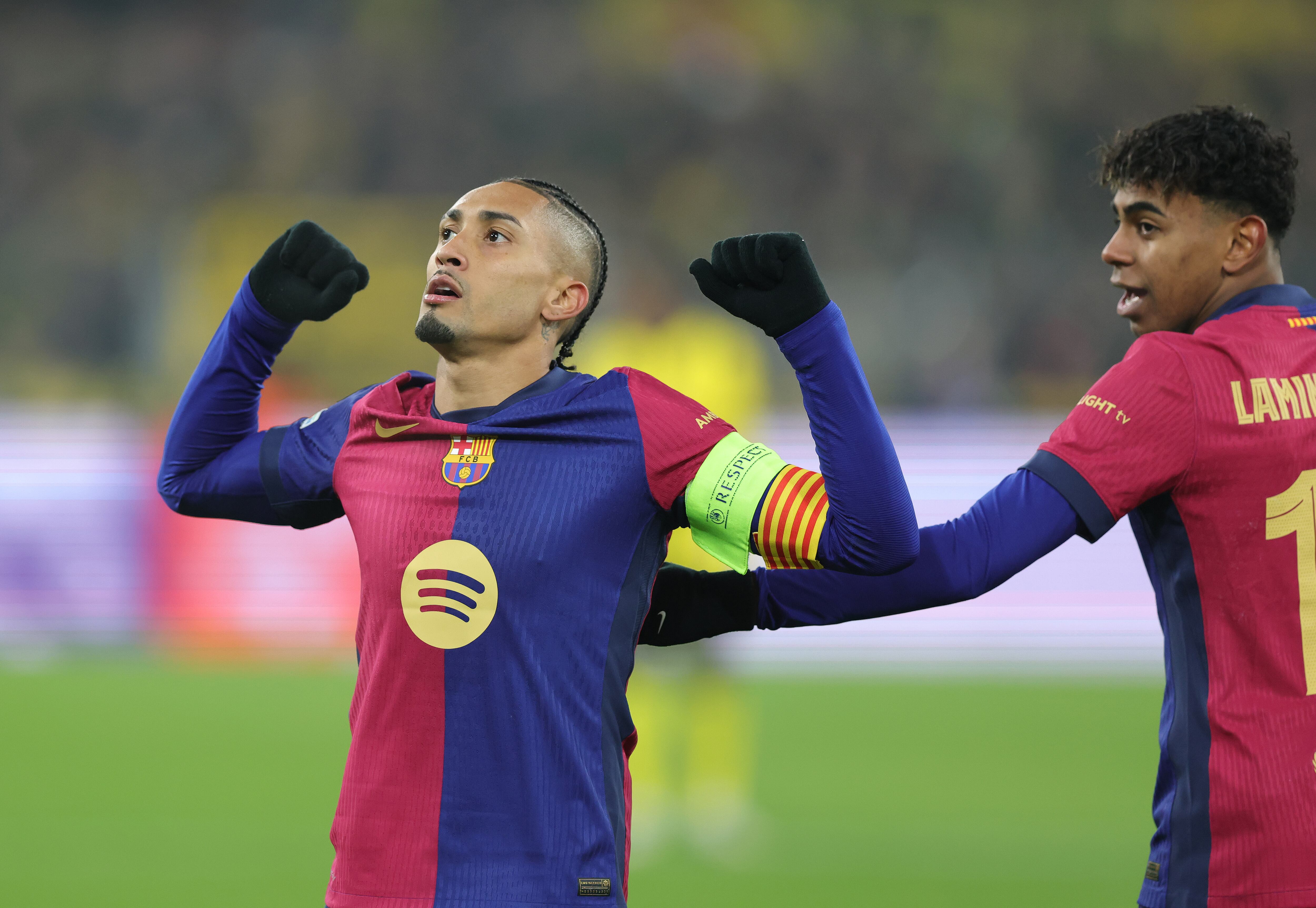 Raphinha se lleva numerosos elogios en Europa tras su actuación en Dortmund.