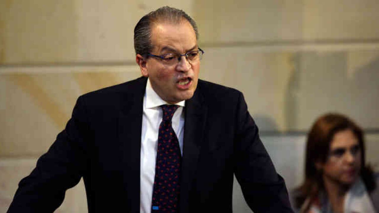 Fernando Carrillo se presentaron ante el Congreso.