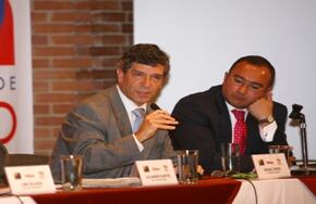 De izquierdea a derecha; Rafael Pardo, Ex ministro de Defensa y Oscar Ortiz, Zar anti corrupción.