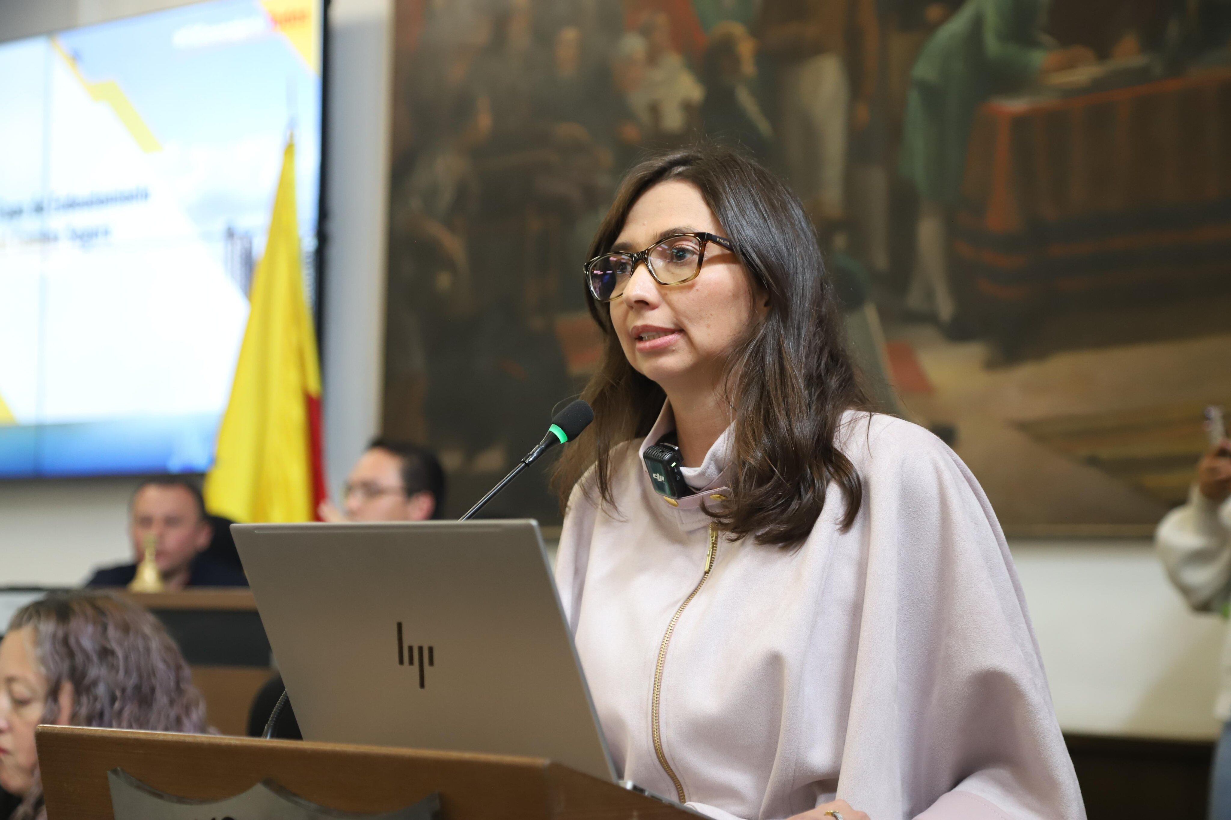 Secretaria de Hacienda, Ana María Cadena