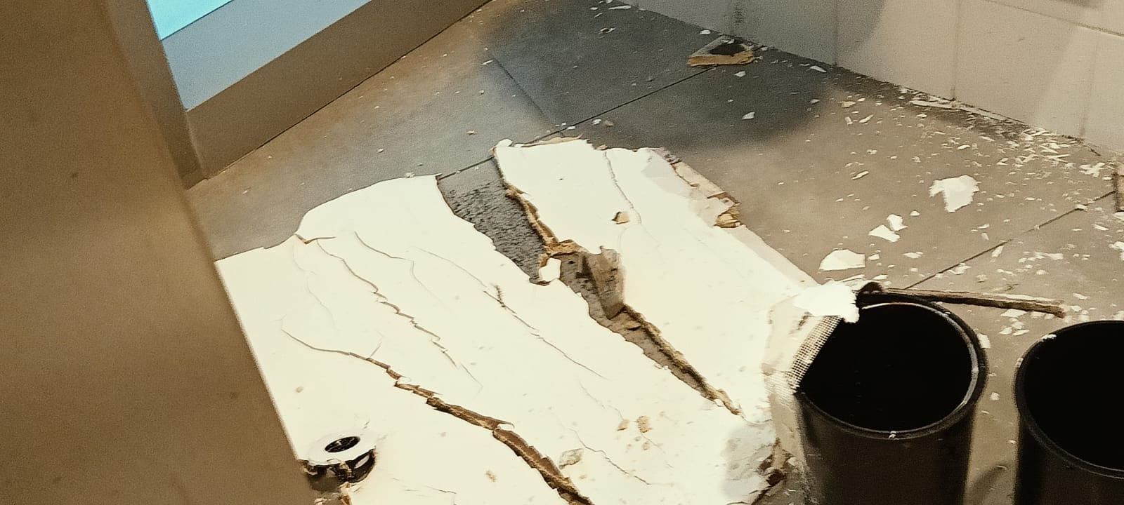 Caída del techo de la torre de control de El Dorado.