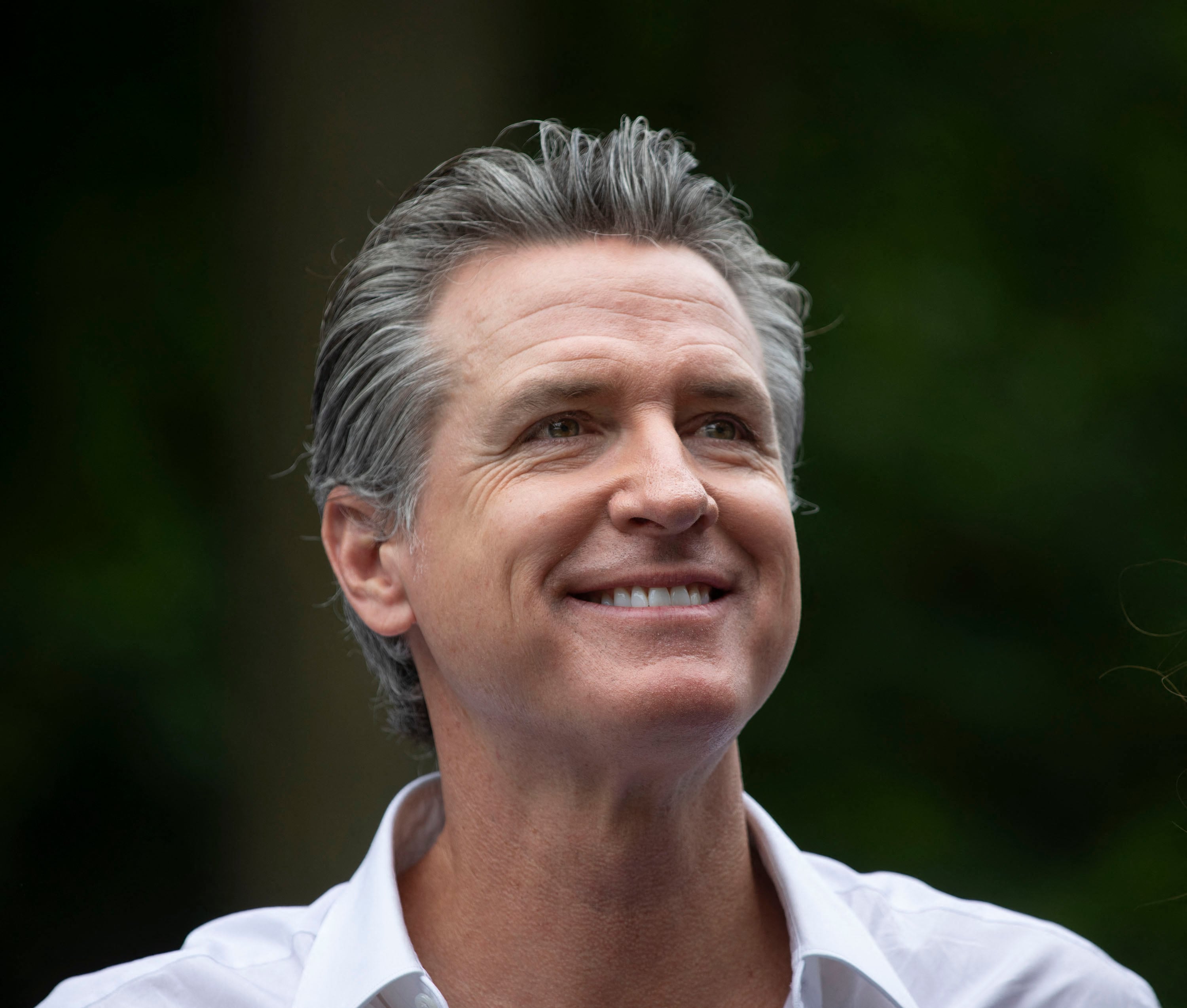 El gobernador de California, Gavin Newsom, haciendo campaña para el presidente Joe Biden. (Foto de BILL PUGLIANO / GETTY IMAGES NORTEAMÉRICA / Getty Images vía AFP)