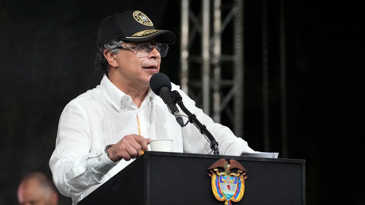 El presidente también dijo que debía organizarse un comité internacional de juristas.