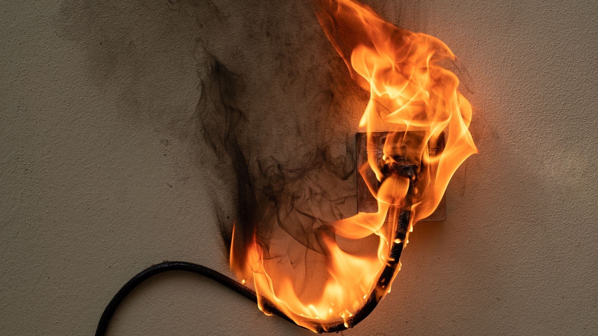 Los cables en mal estado pueden provocar graves incendios.