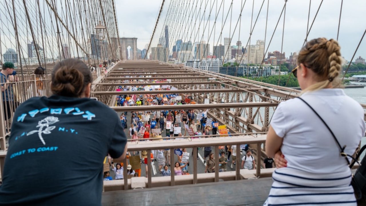 Miles de ciudadanos salieron a protestar en diferentes ciudades de Estados Unidos para exigir control a las armas de fuego en ese país