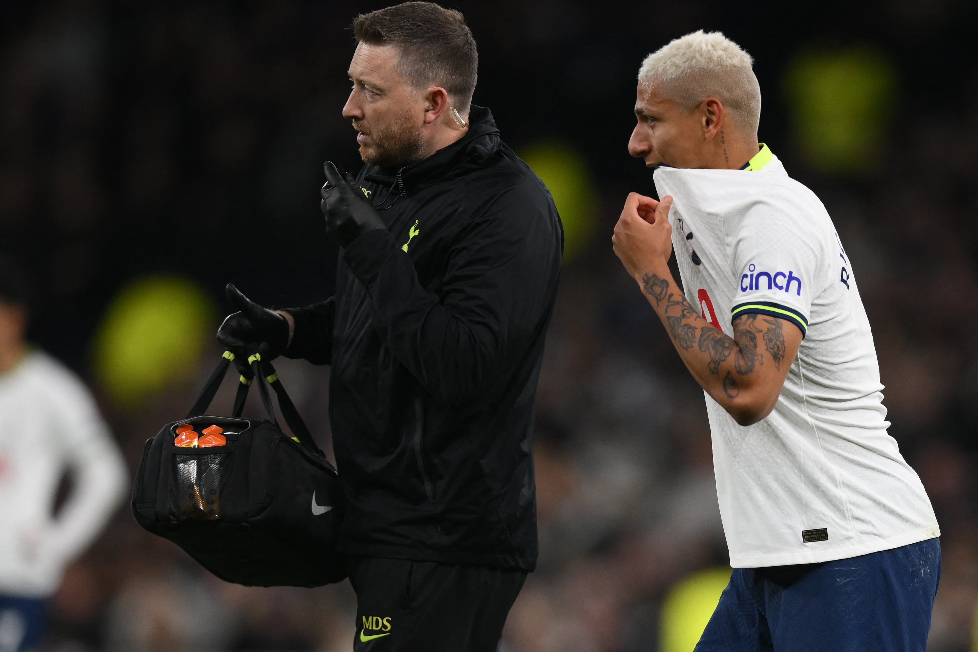 Tottenham Hotspur's Brazilian striker Richarlison (R) reacts as leaves the pitch to receive medical attention during the English Premier League football match between Tottenham Hotspur and Everton at Tottenham Hotspur Stadium in London, on October 15, 2022. (Photo by Daniel LEAL / AFP) / RESTRICTED TO EDITORIAL USE. No use with unauthorized audio, video, data, fixture lists, club/league logos or 'live' services. Online in-match use limited to 120 images. An additional 40 images may be used in extra time. No video emulation. Social media in-match use limited to 120 images. An additional 40 images may be used in extra time. No use in betting publications, games or single club/league/player publications. /
