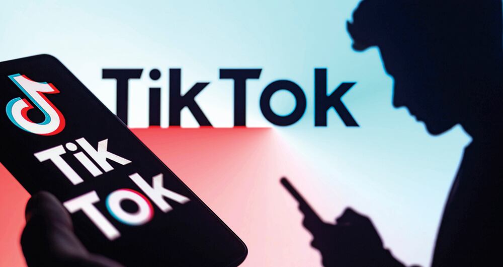 Por medio de la red social, las personas pueden ser víctimas de estafas.