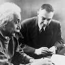 Oppenheimer aprendiendo de Einstein (Foto de © CORBIS/Corbis vía Getty Images)