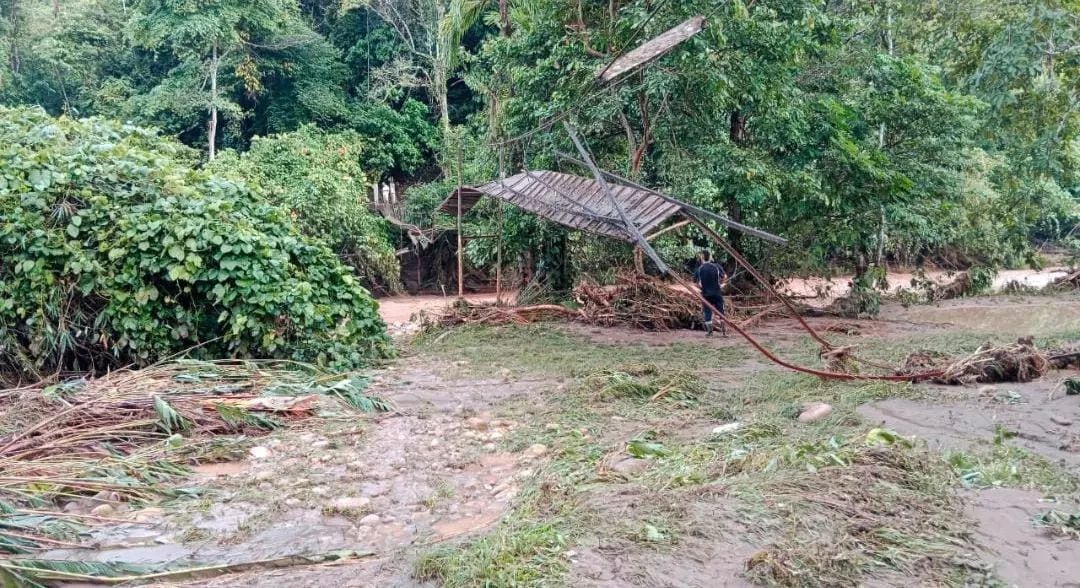 Dos puentes y una vivienda fueron destruidos.