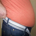 La retención de líquidos puede ser una de las razones que no deja adelgazar. Foto: Getty Images.