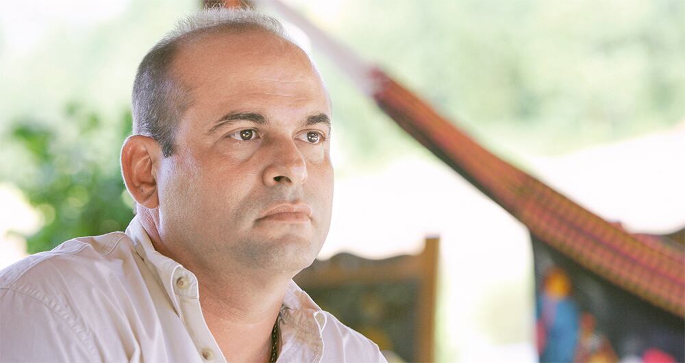   Salvatore Mancuso (izq.) y Benito Osorio (der.) señalaron que Lafaurie los visitó para pedir que presionaran a los magistrados de la Corte.