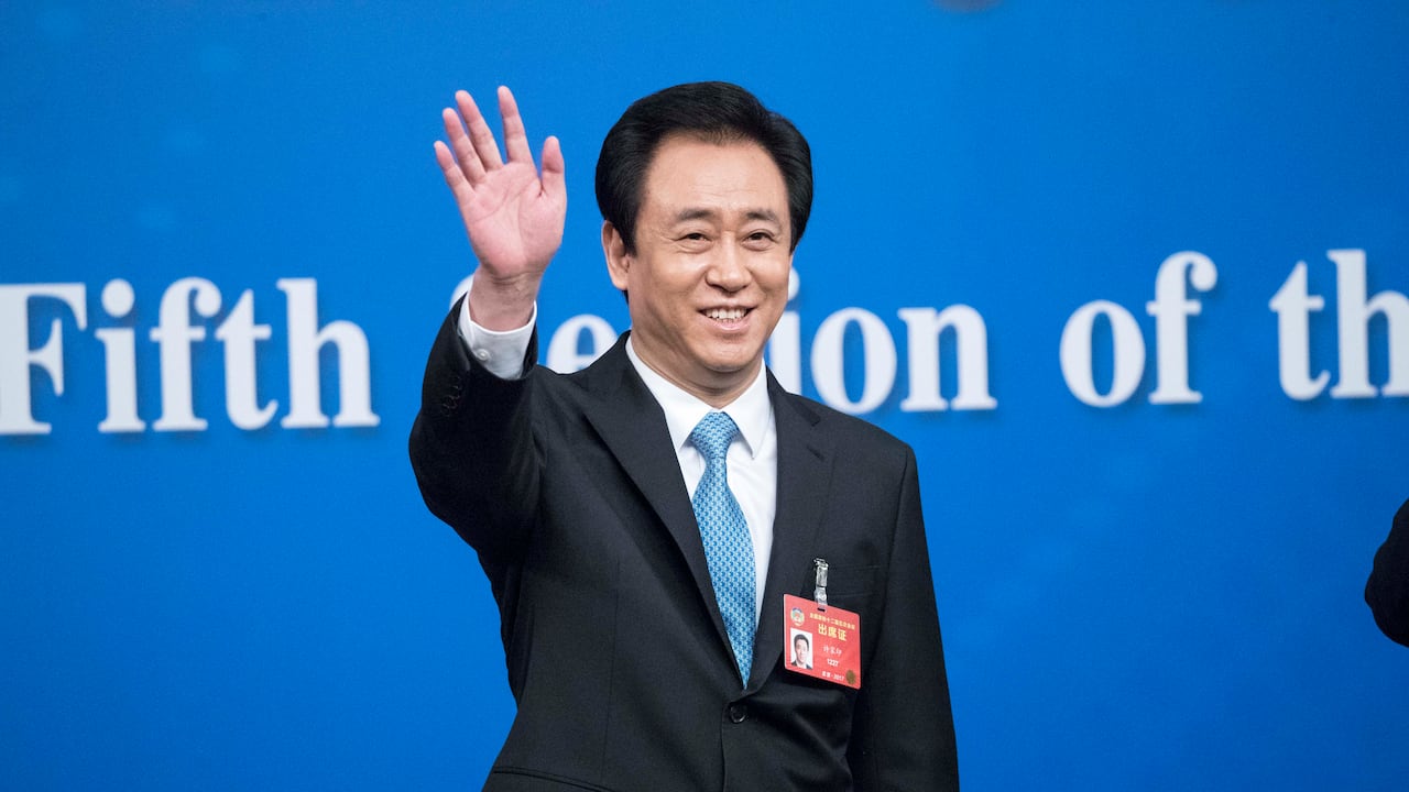 Un tribunal chino condenó este jueves al fundador del gigante inmobiliario Evergrande, Xu Jiayin.