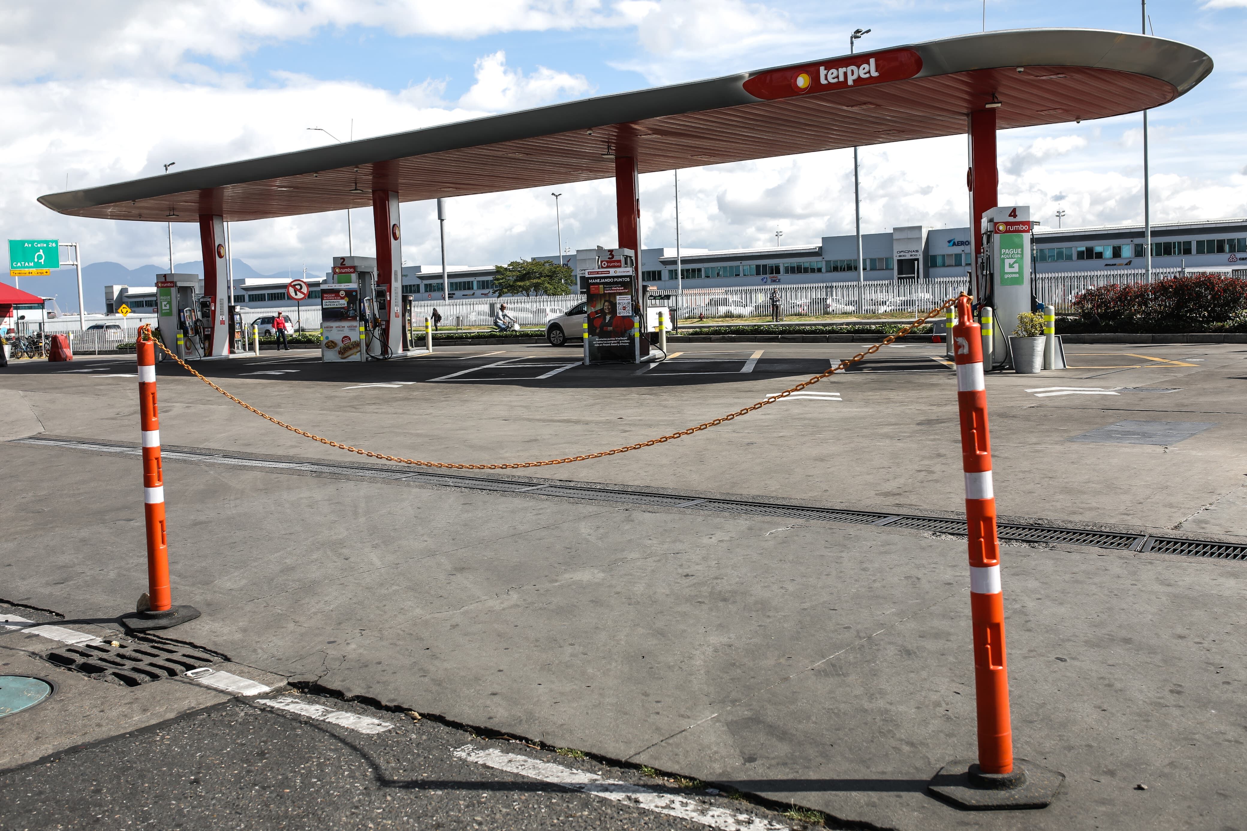 Desabastecimiento de gasolina en estaciones de servicio
por paro de transportadores y de camiones