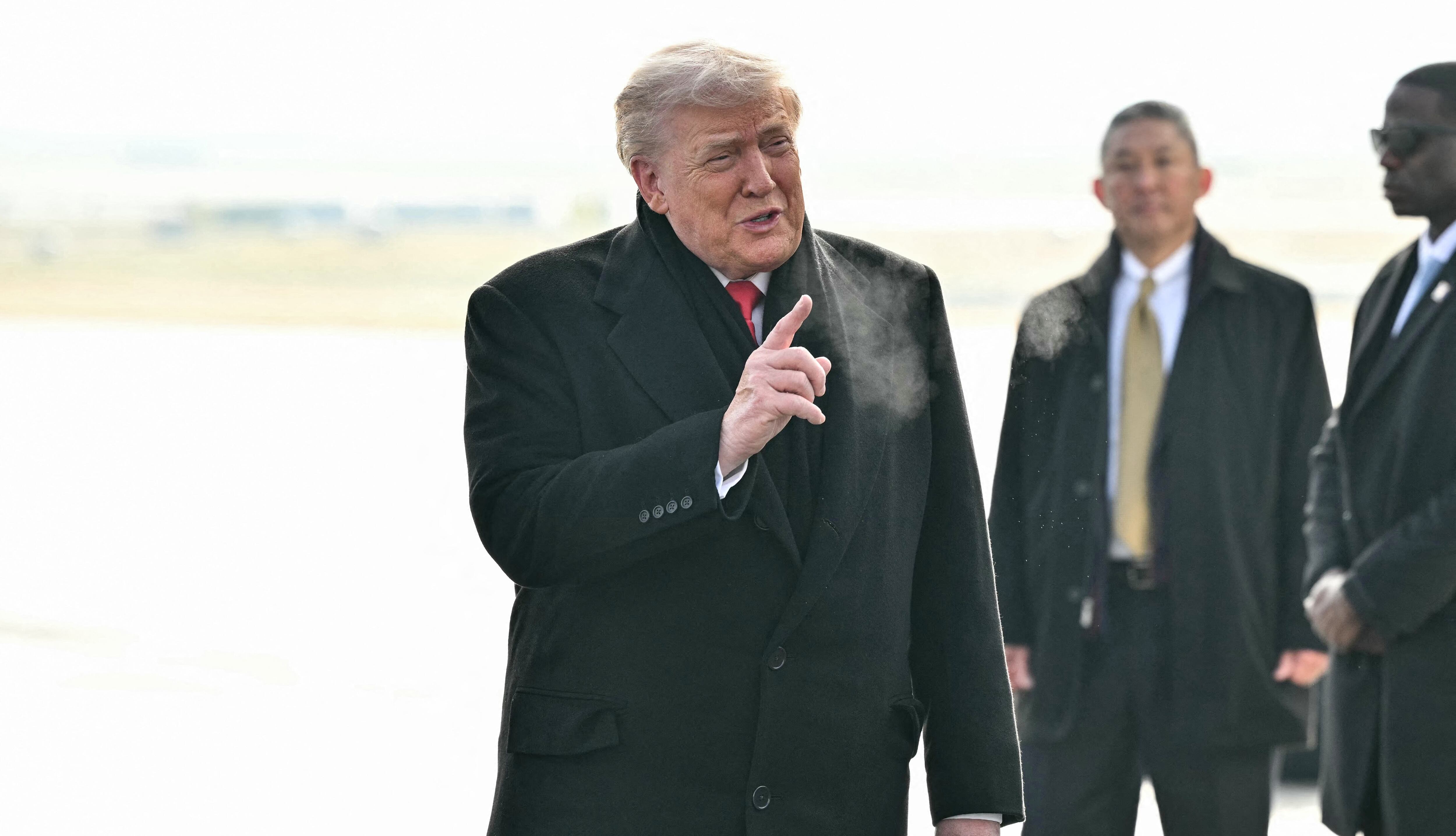 Donald Trump llegó al aeropuerto de Zúrich unas dos horas después del horario previsto inicialmente.