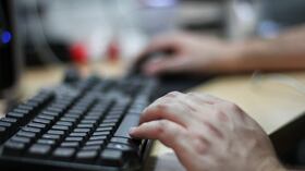 Virtualidad, trabajo en casa, teletrabajo, oficina, computador, trabajo, laboral