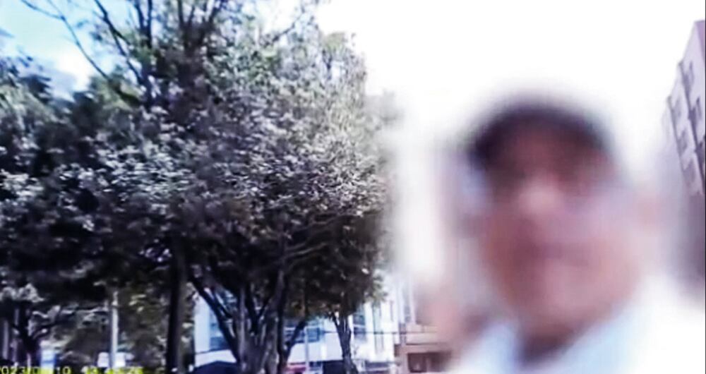 Para conseguir las citas las personas deben pagar a tramitadores que hacen negocio con la necesidad de sacar el documento. 