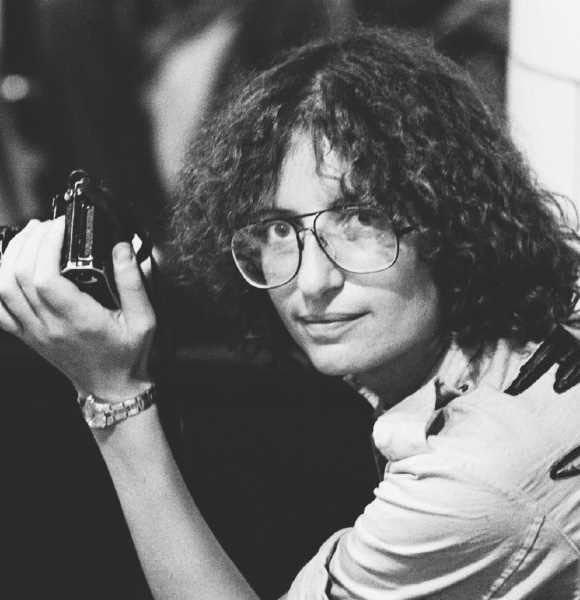 Annie Leibovitz creció en la revista ‘Rolling Stone’. Allá pulió su estilo pero también arriesgó su vida  pues se entregó a un ritmo desenfrenado. 