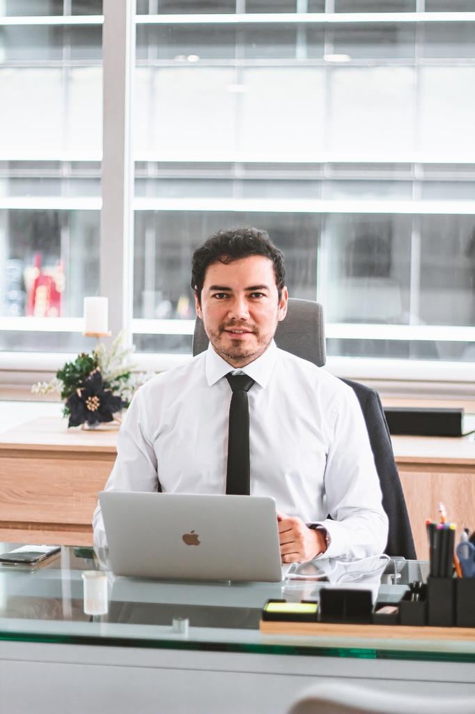 Andrés Martínez, CEO de la clínica capilar Mediarte