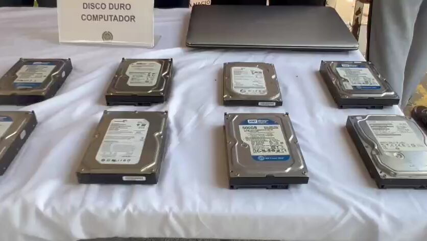 Ocho discos duros que pertenecerían al Clan del Golfo.