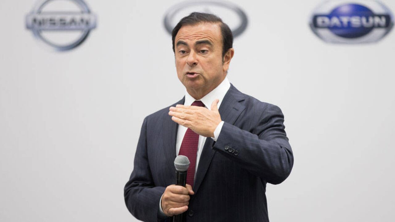 Nissan destituirá a Carlos Ghosn por reportar menos ingresos.