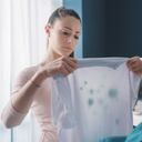 El cloro suele manchar la ropa.