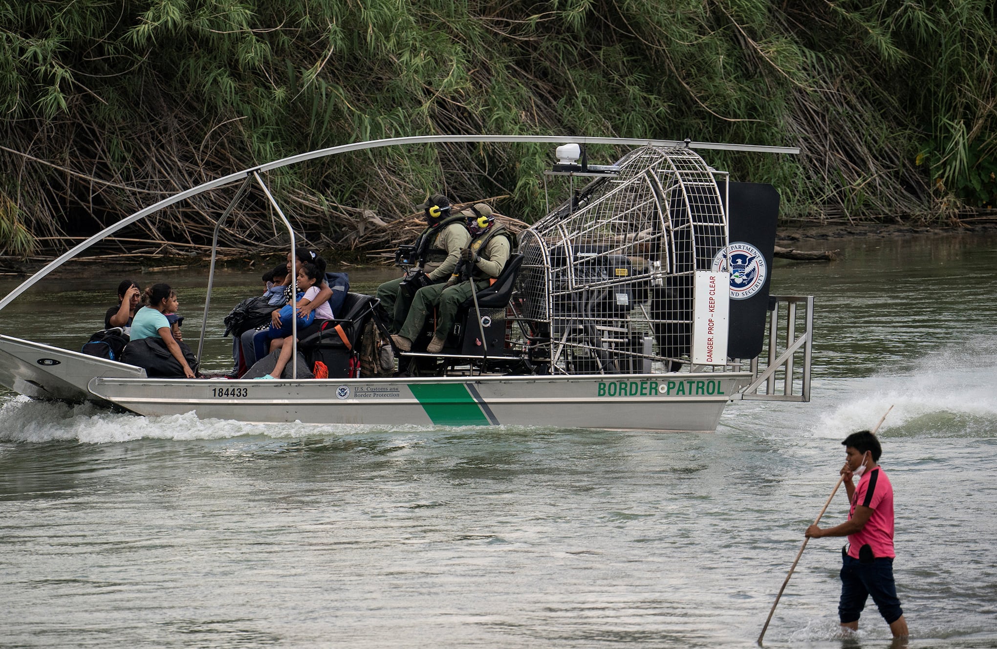 En imágenes : Solicitantes de asilo cruzan Río Grande hacia EE. UU.