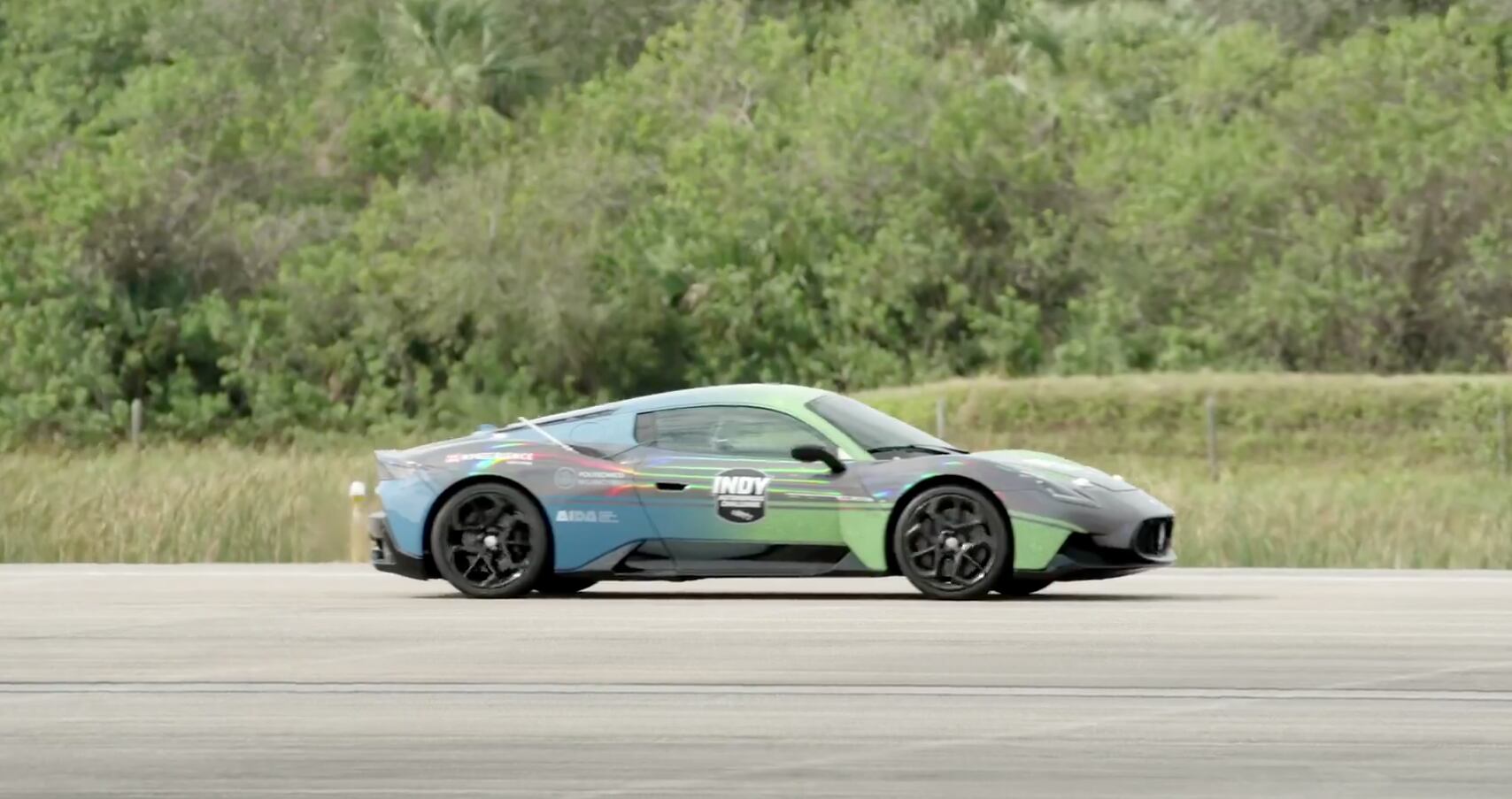 El Maserati MC20 logró un nuevo récord de velocidad en conducción autónoma.