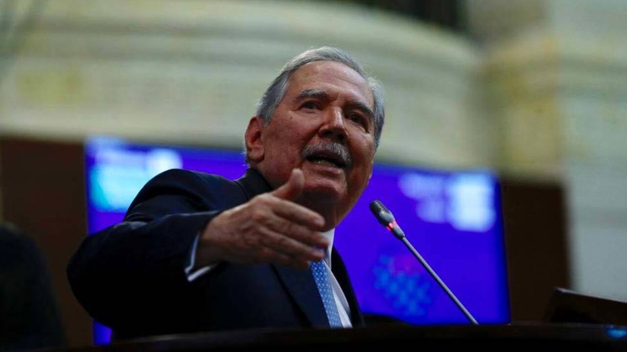 El ministro de Defensa aseguró que no sabían de la presencia de menores de edad antes de ejecutar el bombardeo en el que murieron 14 supuestos disidentes.