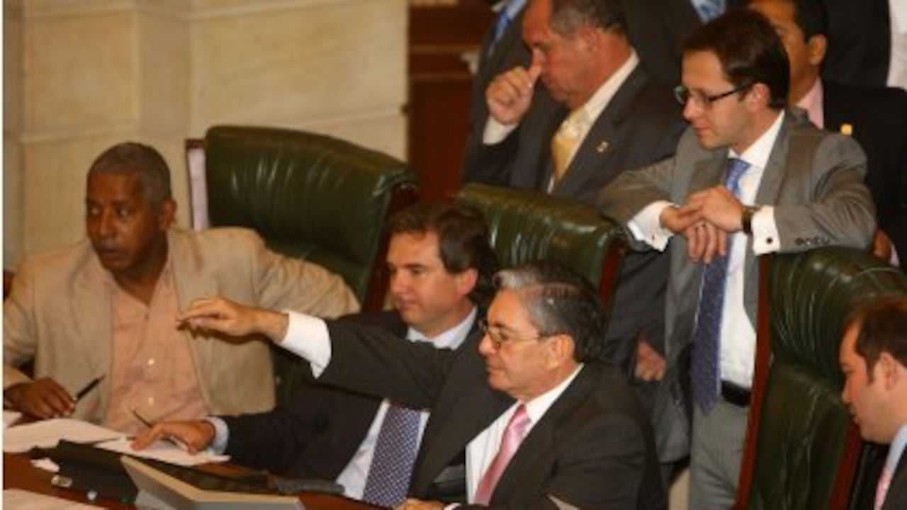 El martes, en su último día de sesiones, varios ministros seguían tratando de sacar adelante la turbulenta y desordenada agenda legislativa.