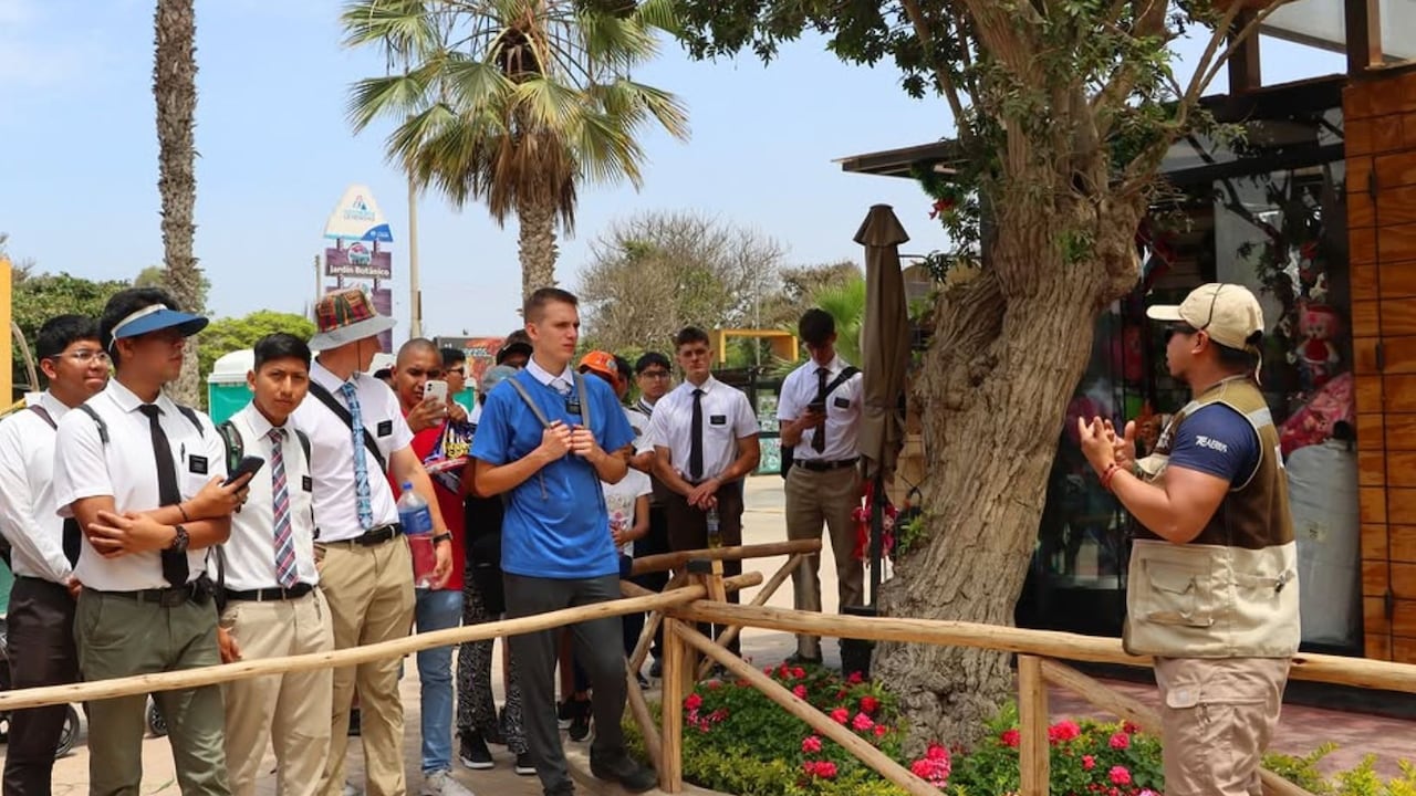 Parque de Las Leyendas en Perú