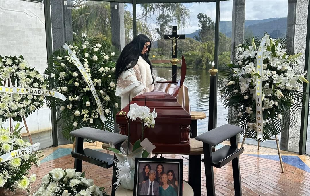 Jessica Cediel en el funeral de su padre