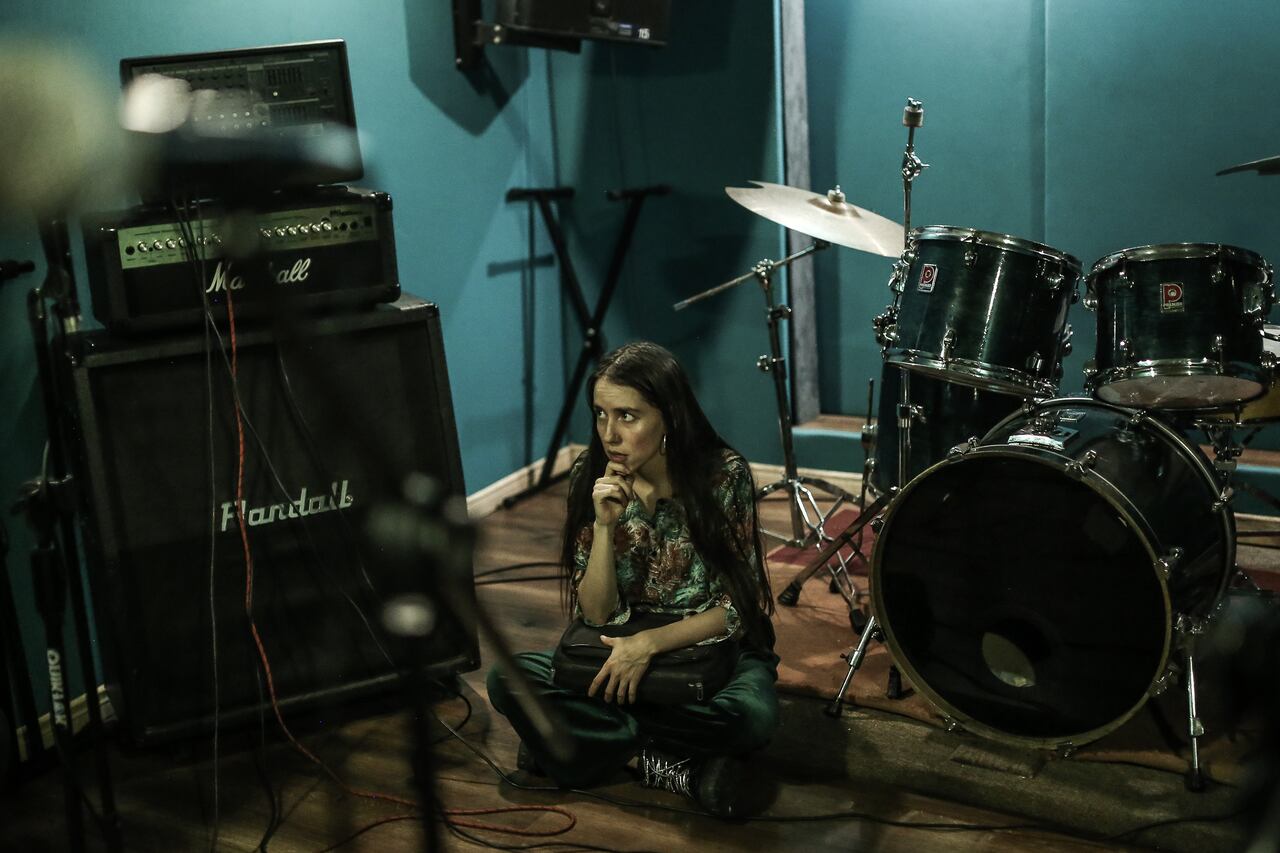 Postales de un ensayo de BUHA 2030, un día de marzo, mientras preparan su concierto en el Festival Estéreo Picnic...