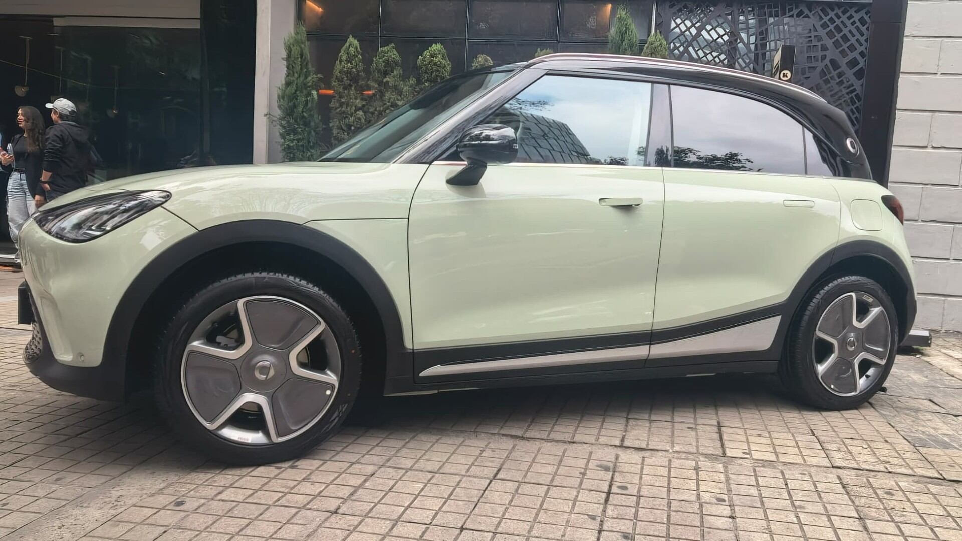 Smart llegó al país y presentó dos modelos 100 % con los que competirá en el país.