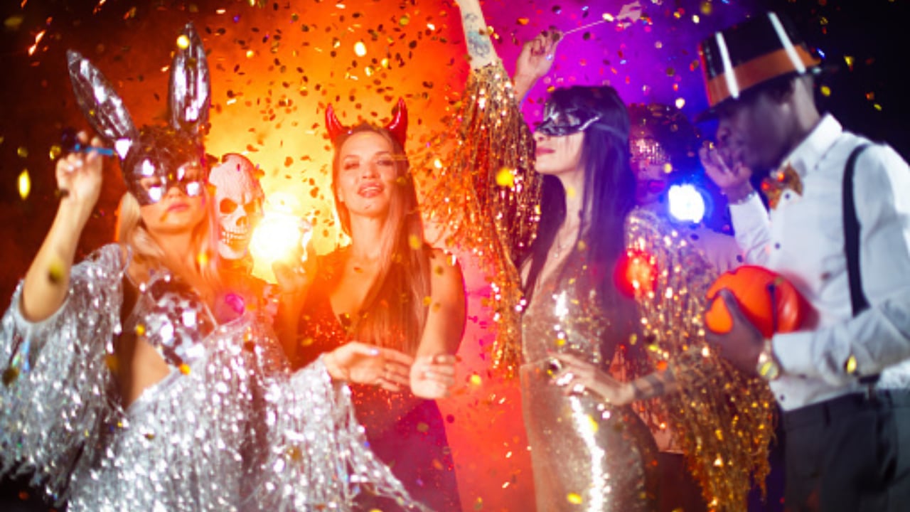 Hacer disfraces caseros tiene varias ventajas que lo convierten en una opción atractiva para muchas personas.