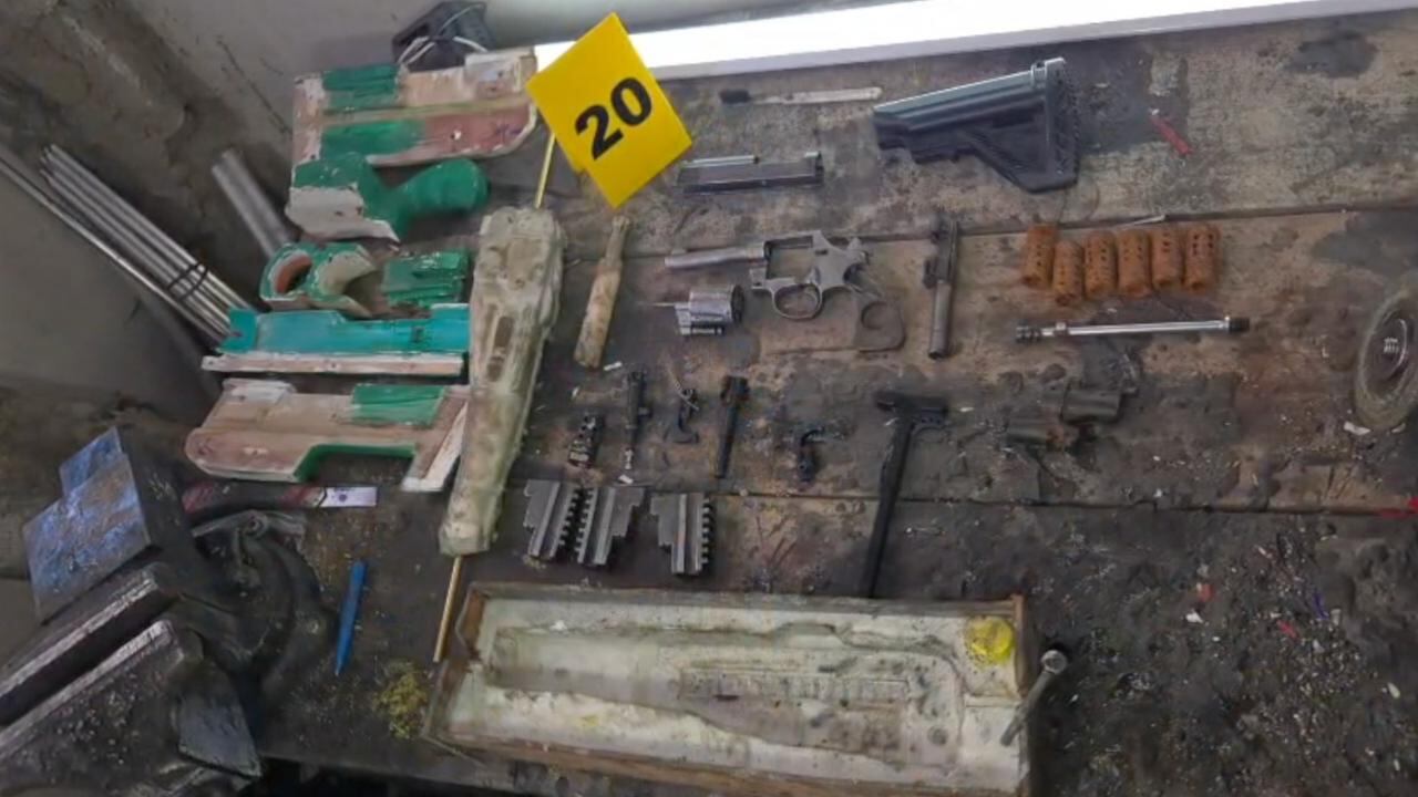 En el sitio se modificaban armas de fuego con usos criminales.